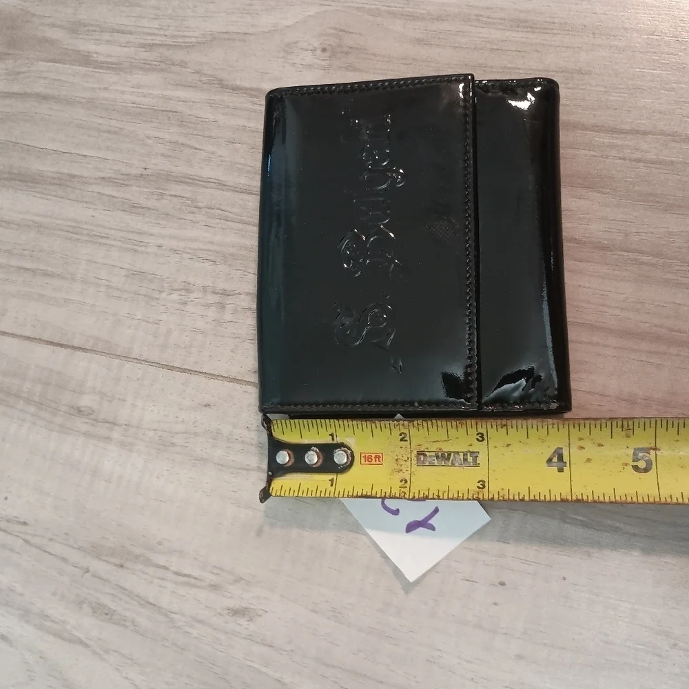 S BVLGARI Black Patent Leather Buckle Medium Wallet